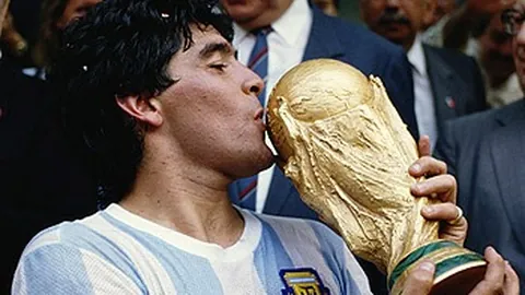 多特蒙德与塞维利亚欧冠1／8决赛次回合2-2战平，哈兰德双响助力大黄蜂挺进八强